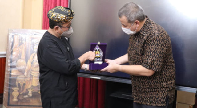 Delegasi Kedutaan AS Datangi Bupati Cirebon, Bahas Poin Penting