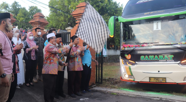 Hari ini, 404 Jemaah Haji Asal Kabupaten Cirebon Diberangkatkan