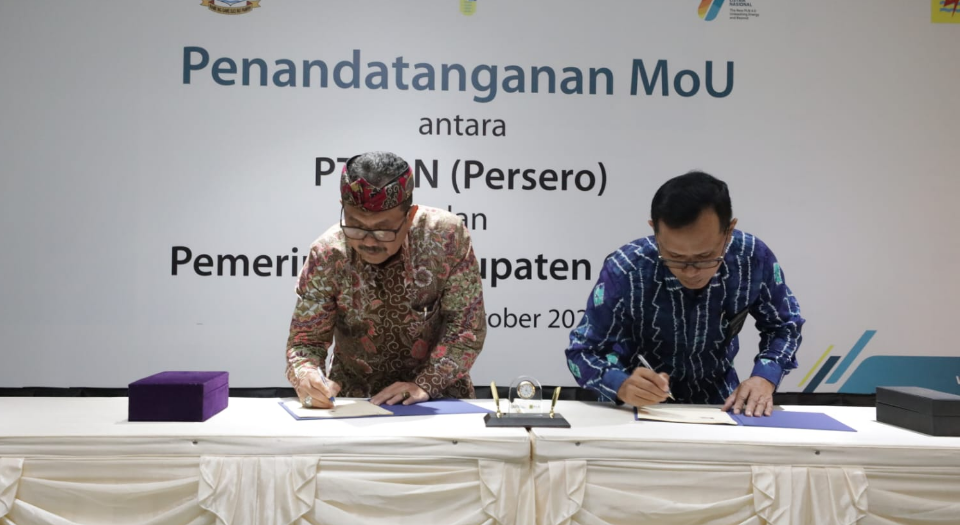 Penandatanganan MOU Pemerintah Kabupaten Cirebon dengan PT. PLN (Persero)