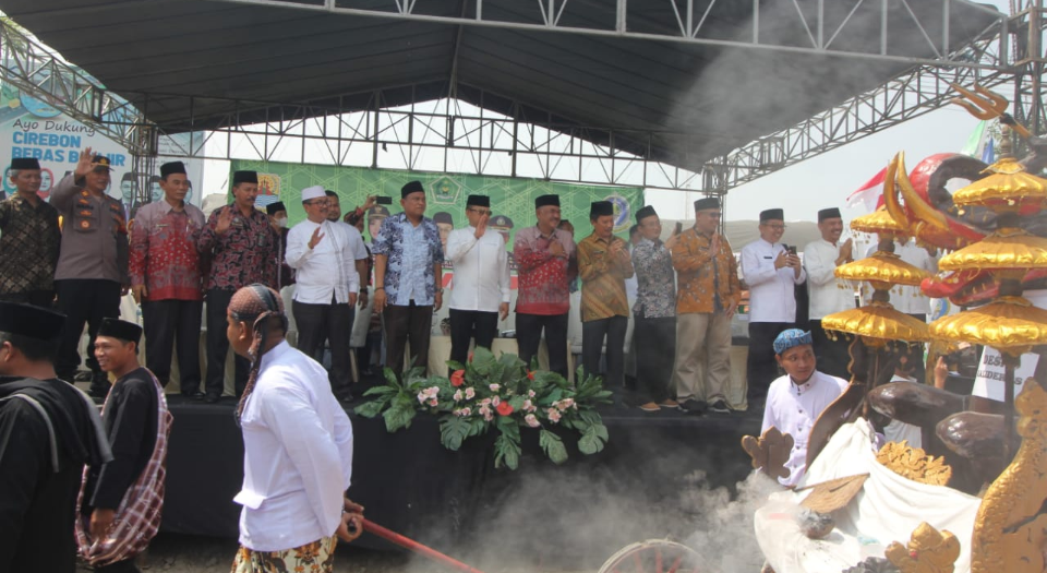 Para Kafilah dari 40 Kecamatan Ramaikan Pawai Ta’aruf MTQ ke-48 Tingkat Kabupaten Cirebon