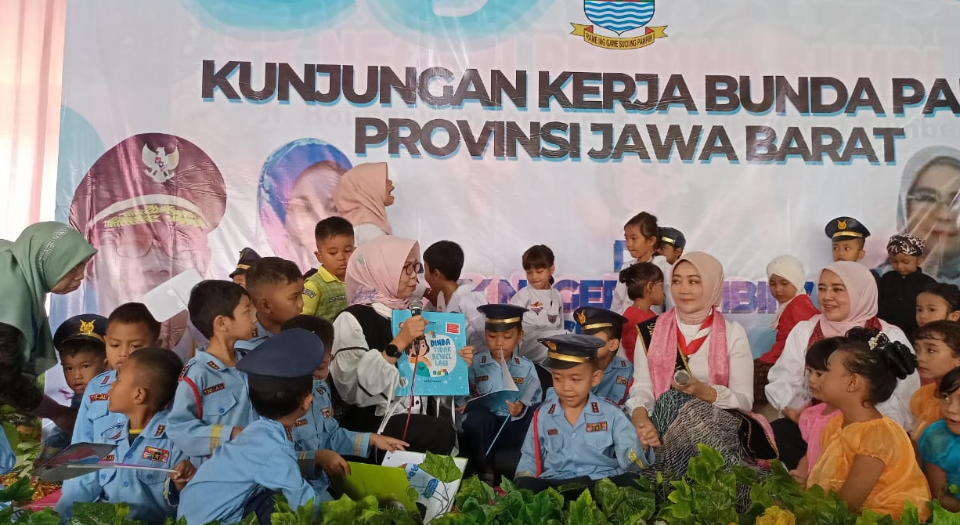 Sarling Jabar, Bunda Paud Jawa Barat Monitoring ke TK Negeri Pembina Sumber