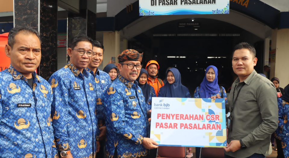 Serah Terima CSR Perbaikan Pasar Pasalaran, Bupati Cirebon Harapkan Pedagang Bisa Jaga Fasilitas Pasar