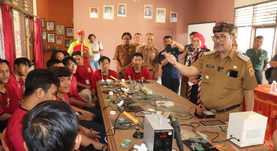 Pemkab Cirebon Dorong Masyarakat Miliki Keterampilan untuk Bersaing di Dunia Kerja