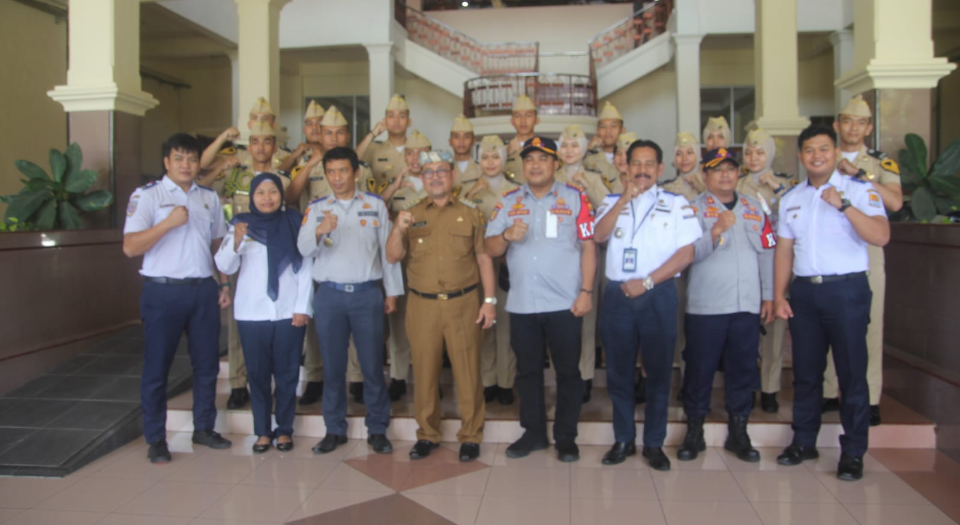 Bupati Imron Sambut 16 Taruna-Taruni STTD yang akan Magang di Dishub Kabupaten Cirebon