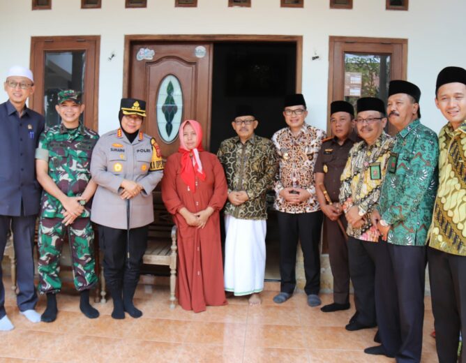 Pj Bupati Cirebon bersama Forkopimda Silaturahmi ke Ponpes