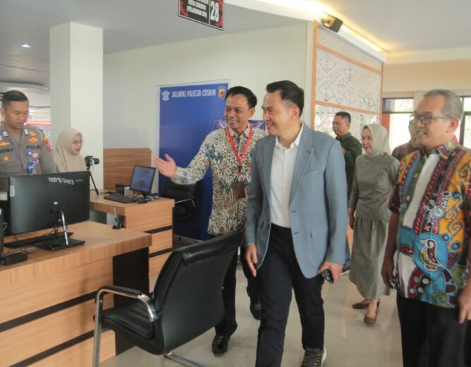 Pj Bupati Cirebon Evaluasi Layanan di MPP dan Buat Peta Investasi