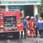 Disdamkarmat Kabupaten Cirebon Gandeng IHC RS Pertamina Cirebon Gelar Simulasi Kebakaran