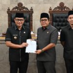 Hadiri Paripurna, Pj Bupati Cirebon Sampaikan Usulan Raperda Perubahan Bappelitbangda Jadi Bapperida