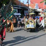 Becak Hias Meriahkan HUT ke-80 RI, Bupati Imron Ikut Gowes